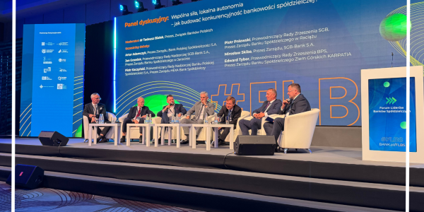 Uczestnicy panelu o współpracy i lokalnej autonomii banków spółdzielczych podczas Forum Liderów Banków Spółdzielczych